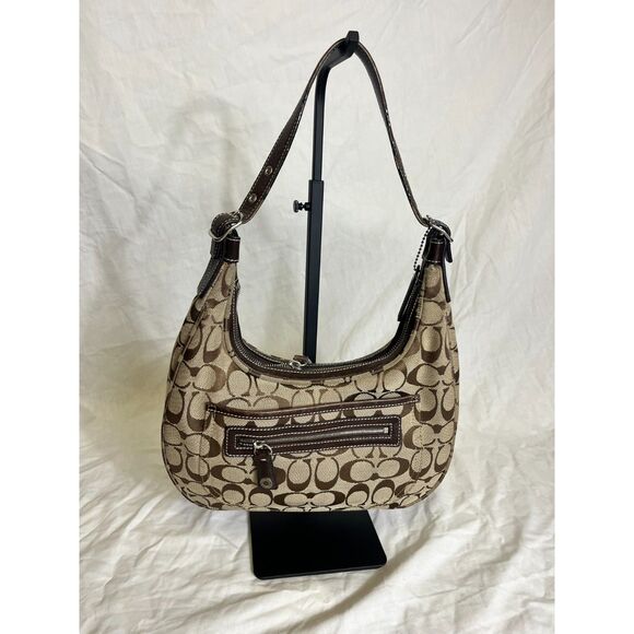Classic Coach Signature Brown Shoulder Bag – Timeless Everyday Style - Picture 2 of 3
